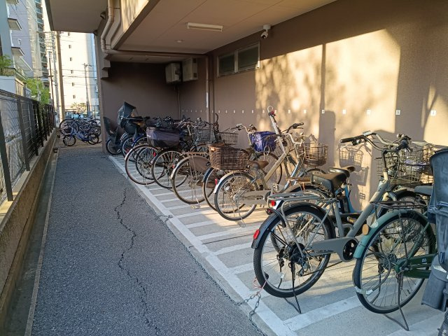 アービング鶴見緑地公園の駐輪場