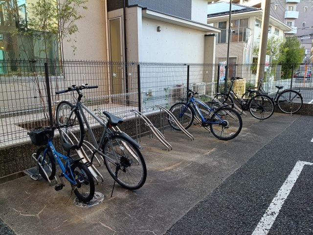 アービング鶴見緑地公園の駐輪場