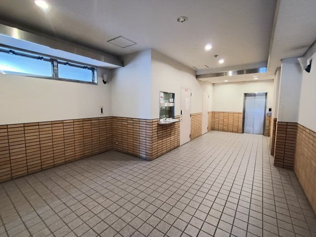アービング鶴見緑地公園のロビー