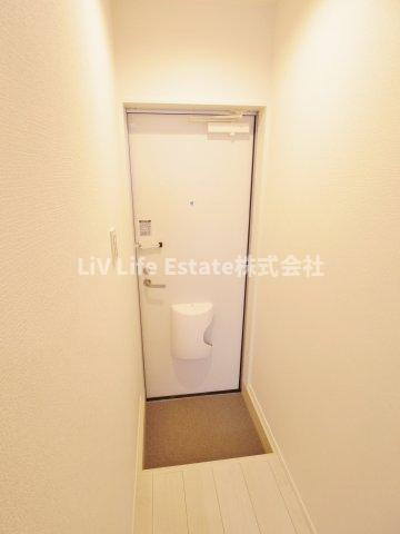 カインドネス久米川の玄関