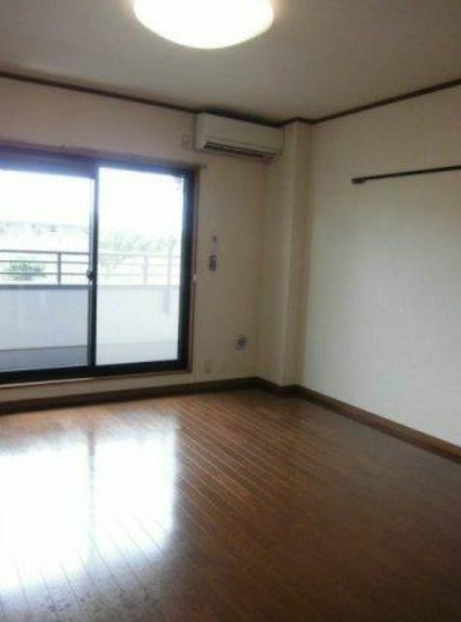 グランミュールの居間・リビング|別部屋参照写真
