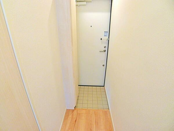 川崎市多摩区宿河原５丁目のアパートの玄関