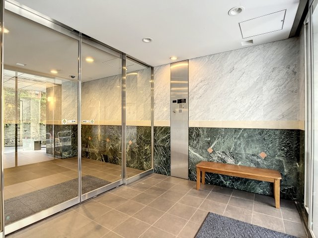 ＹＯＴＳＵＹＡ　ＤＵＰＬＥＸ　Ｄ－Ｒのエントランス|毎日通るエントランスはこのようになっています