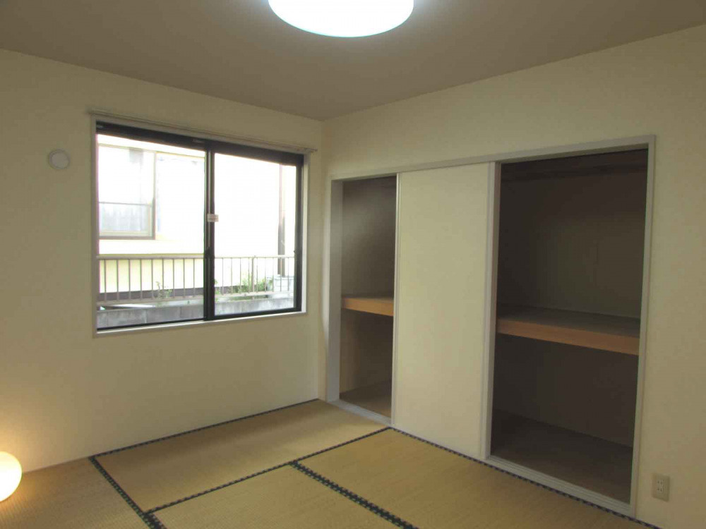 サンハイツＢの和室|たっぷり収納できる押し入れがあります。