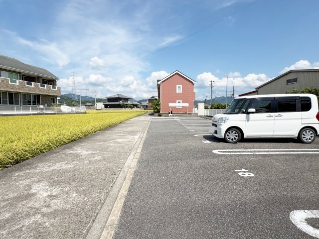 アルモニーふじた３の駐車場