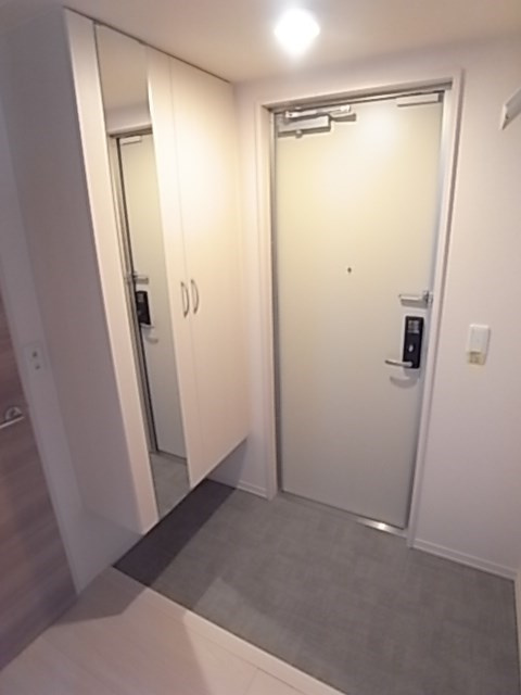 SHINKOBE COLNの玄関
