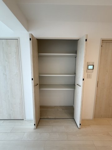 スプランディッド難波WESTⅢの収納