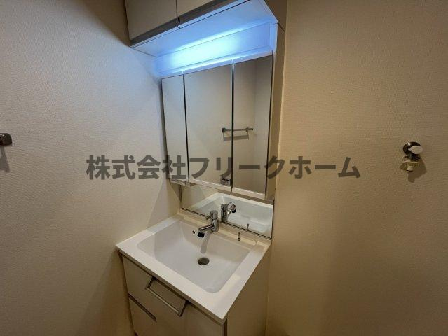 武蔵野市吉祥寺本町２丁目の賃貸マンションの洗面所