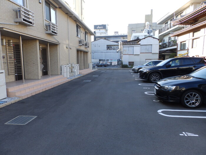 飯島コーポの駐車場
