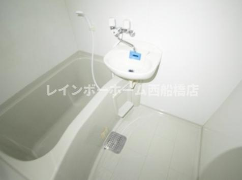 アンプルール フェールコートの浴室