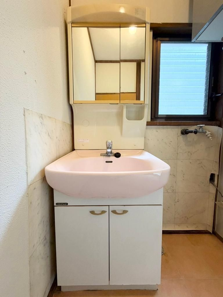 所沢市上安松　中古戸建の独立洗面台