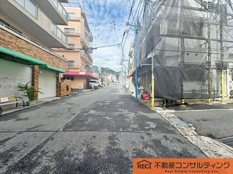 神戸市灘区中原通1丁目　中古戸建の前面道路含む現地写真