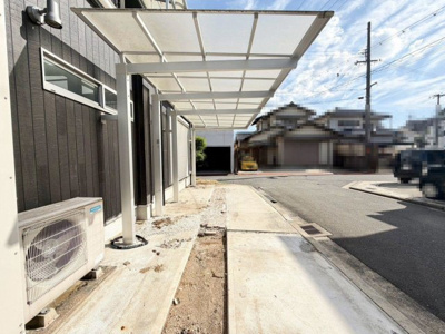 【駐車場】 | 岡山町　中古一戸建 | トイレ１階と２階の２ヶ所あります！忙しい朝や家族の多いご家庭も安心ですね♪