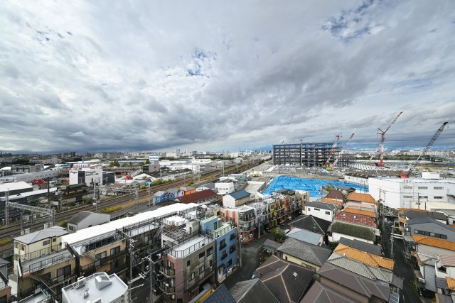 ペルル加島の展望|10階部分ならではの開放的な眺望が魅力。視界が広がる景色を楽しめ、日々の暮らしの中で開放感や心地よさを感じられます。