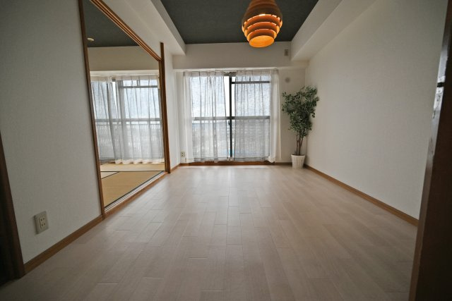 ペルル加島のダイニング|家具を配置しやすいダイニングは、テーブルや椅子をレイアウトしやすく、食事の時間を快適に過ごせる空間。お好みの家具で自分らしい食卓を演出できます。