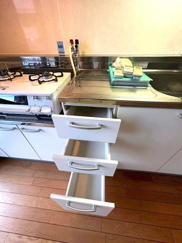 東灘ロイヤルマンションのキッチン|収納