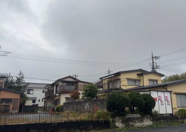 【展望】 | 元八王子町新築戸建 | 眺望を気にして物件を探す場合、前面に建物が建っていないか現地で確認しましょう！前面に建物があると景色はもちろん、日当たりや風通しにも影響が出てきます。住んだ時のことを想像しながら現地見学をしましょう。