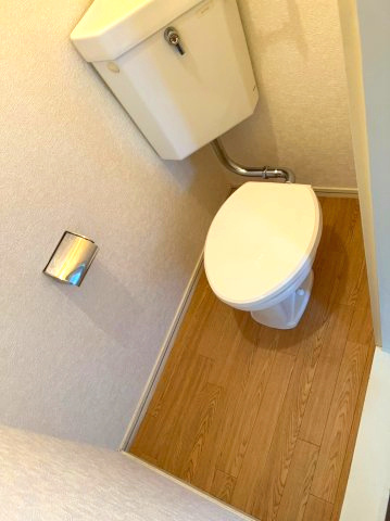 フラワーハイツのトイレ|落ち着いた色調のトイレです
