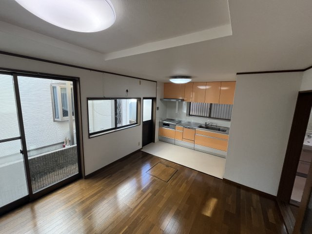 鹿児島市東谷山１丁目の中古一戸建のキッチン|３口コンロＩＨクッキングヒーター