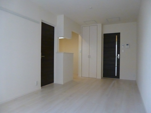 プリモ　フィオーレの居間・リビング|★白を基調としたお部屋です★