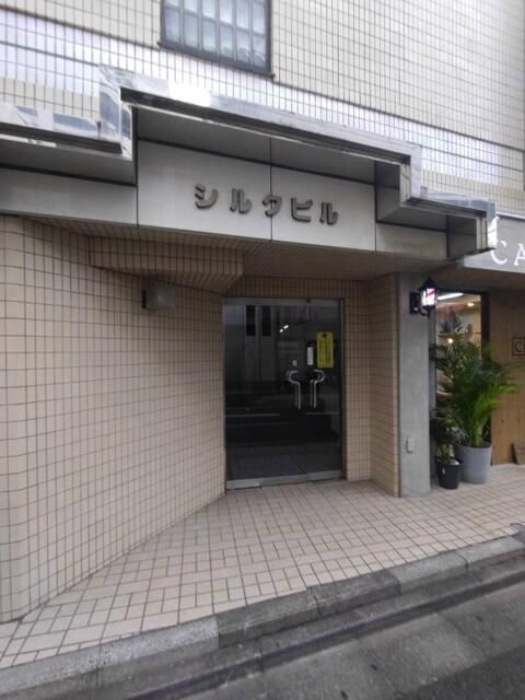 シルクビルのエントランス