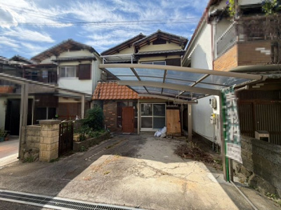 【前面道路含む現地写真】 | 黒鳥町３丁目　中古戸建 | カースペースは車種にもよりますがお車２台駐車可能です♪セカンドカーや来客時も安心ですね！