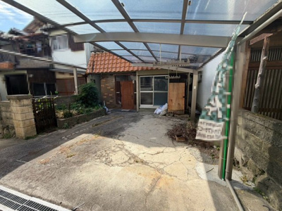 【駐車場】 | 黒鳥町３丁目　中古戸建 | 浴室に窓が付いているので、換気ができて湿気やカビ防止になりますよ♪