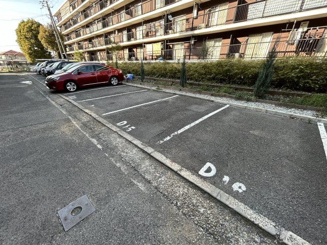 高津橋農住団地D棟の駐車場