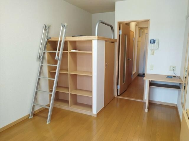 クリサンスマムⅡの居間・リビング|こちらの居間で趣味の時間をお楽しみください