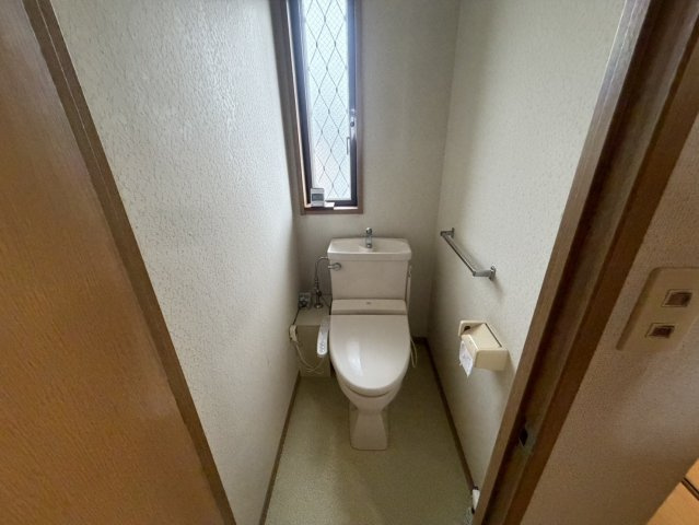 春見町戸建てのトイレ