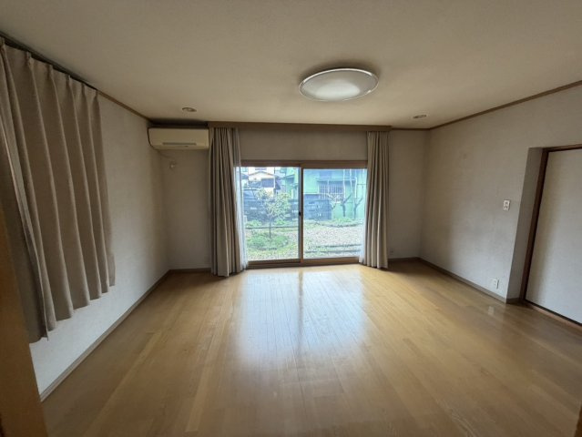 春見町戸建ての居間・リビング