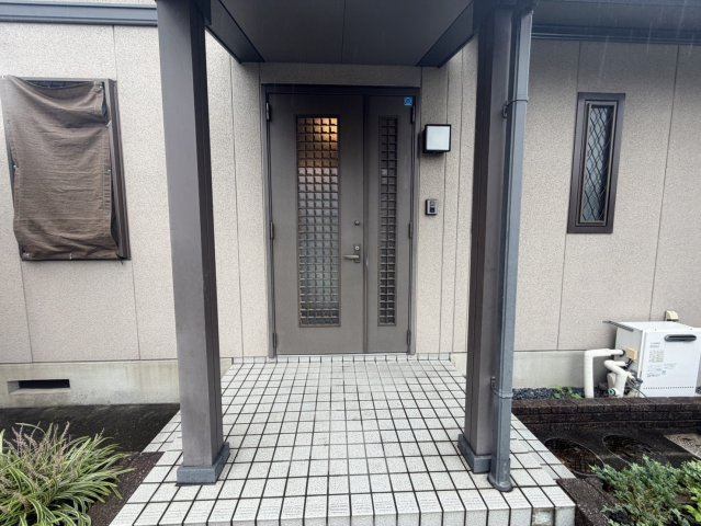 春見町戸建てのエントランス