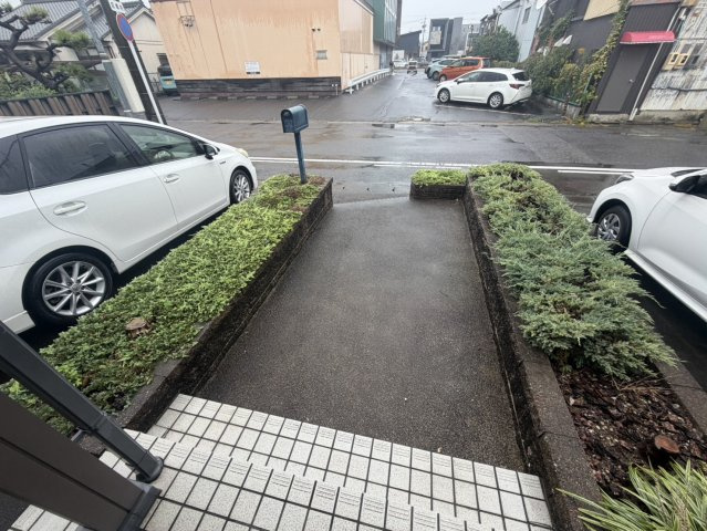 春見町戸建ての駐車場