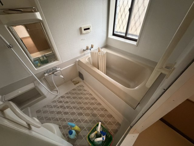 春見町戸建ての浴室