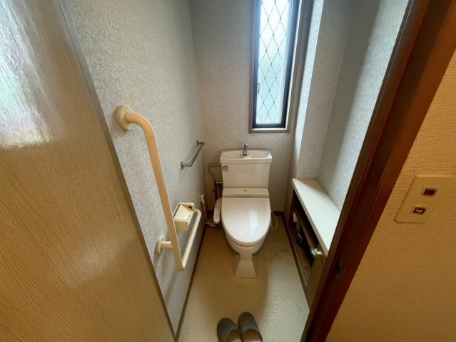 春見町戸建てのトイレ