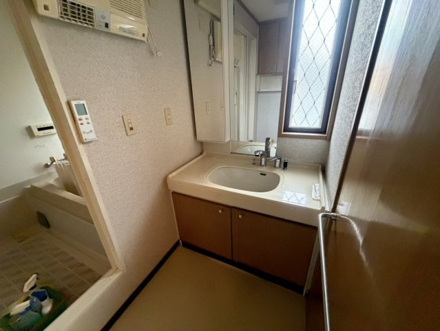春見町戸建ての洗面所