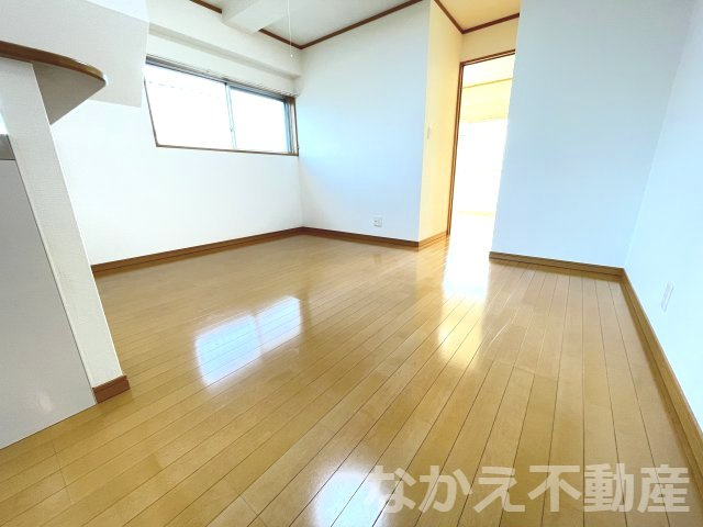 【居間・リビング】 | こちらの居間で趣味の時間をお楽しみください