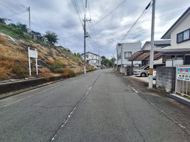 高崎市竜見町売土地の前面道路含む現地写真