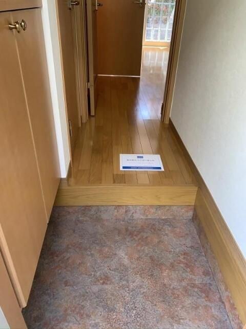 フォレスト貫井の玄関