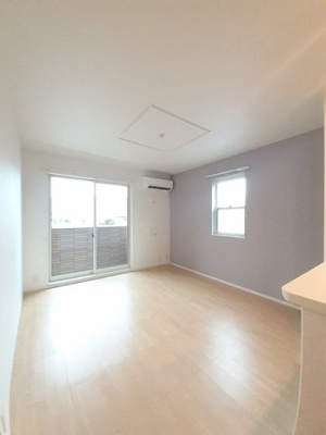 【居間・リビング】 | クラールプレディエＡ | ゆったりとしたリビングです
