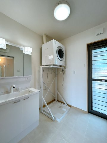西条市丹原町今井342-4　中古戸建のランドリースペース