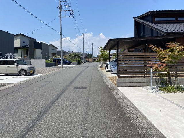 矢板市乙畑中古住宅の前面道路含む現地写真