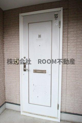 郡元貸家の玄関|明るい玄関です