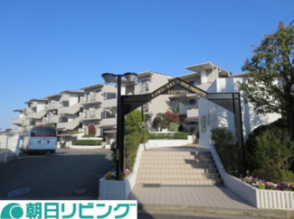 【外観】 | 駅徒歩9分の利便性と75㎡超のゆとりが魅力。新規リフォーム済で気持ちよく新生活を始められます。