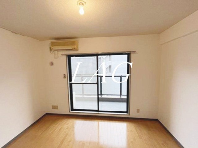 【居間・リビング】 | ロイヤルアメニティー大森 | 洋室のお部屋です。