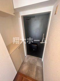 アマイモック根岸の玄関