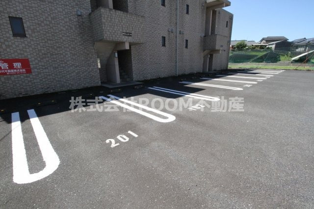タウニィ新地の駐車場|駐車スペースもあります