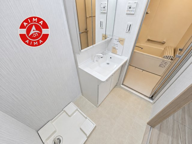 ライフピア舞鶴の脱衣所|ゆとりの洗面スペースで朝の身支度もスムーズに。暮らしを快適に変えるシャワー付洗面台です！