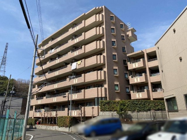 物件敷地内は機械式駐車場の利用となりますが周辺には月額10,000円程度で月極駐車場募集が有ります。詳細は物件担当までお気軽にお問合せ下さい。