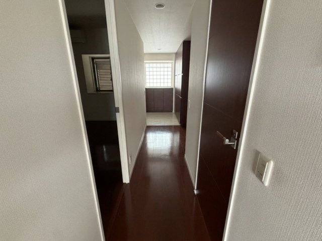 アルバックス新舞子の玄関|玄関にも収納が複数あるのでいつ来客があっても安心なすっきり片付いた状態を保てます♪